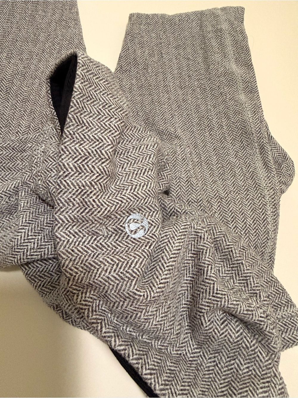 Lululemon Run Turn Around Tight Herringbone Gray Size 4 - Picture 3 of 8